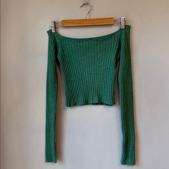 Off-Shoulder Green Ribbed Sweater - Picture 4 of 9
